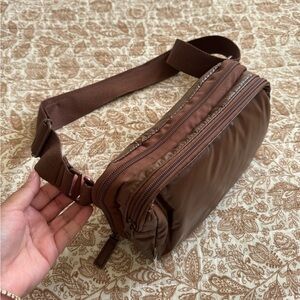 BEIS Expandable Pouch Color: Maple